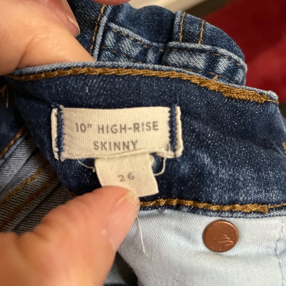 Madewell 10” high rise skinny stressed button up size 25 button up
Stretchy - Picture 3 of 6